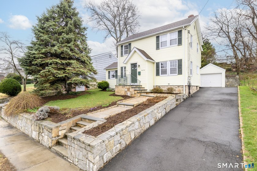 Charming Colonial in Stamford's desirable Cove neighborhood - Beach Home for sale in Stamford, Connecticut on Beachhouse.com