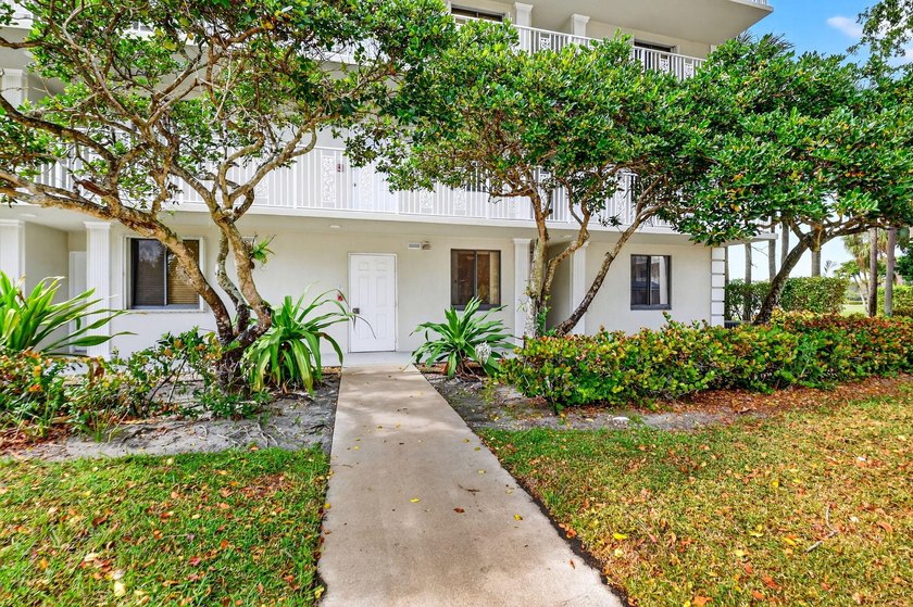 Beautiful first-floor condo with stunning lake and golf course - Beach Condo for sale in West Palm Beach, Florida on Beachhouse.com