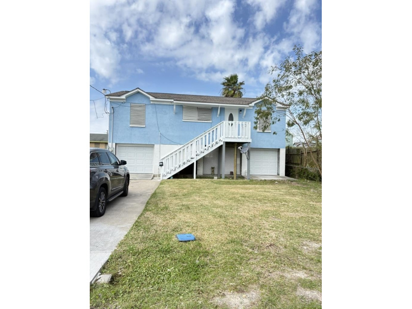 This high-raised, spacious 4-bedroom, 2.5-bathroom masonry home - Beach Home for sale in Galveston, Texas on Beachhouse.com