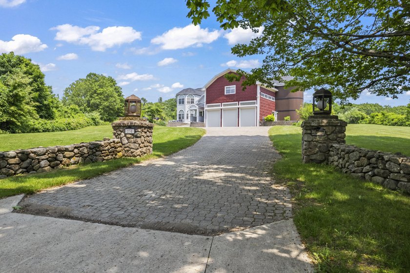 Welcome to 238 Laudholm Farm Road in Wells, Maine! This - Beach Home for sale in Wells, Maine on Beachhouse.com