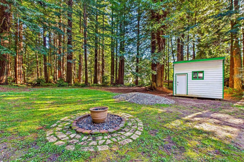 Tucked away at the end of a quiet lane, this 1974 single-wide - Beach Home for sale in Crescent City, California on Beachhouse.com