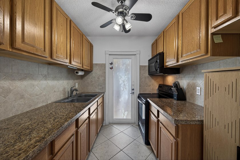 Beautifully upgraded 2/2 Condo E of I95 and minutes to beaches! - Beach Condo for sale in Pompano Beach, Florida on Beachhouse.com