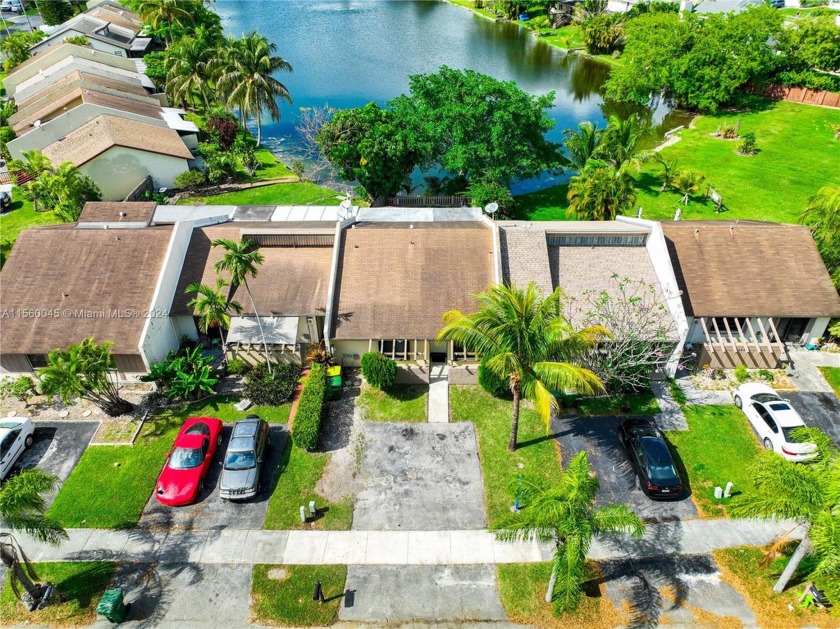 Discover tranquility in this 2 bedrooms and 2 full bathroom - Beach Townhome/Townhouse for sale in Homestead, Florida on Beachhouse.com