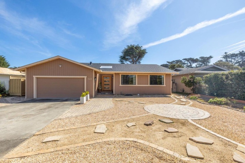 Welcome to this beautifully remodeled Westside single-level home - Beach Home for sale in Moss Beach, California on Beachhouse.com