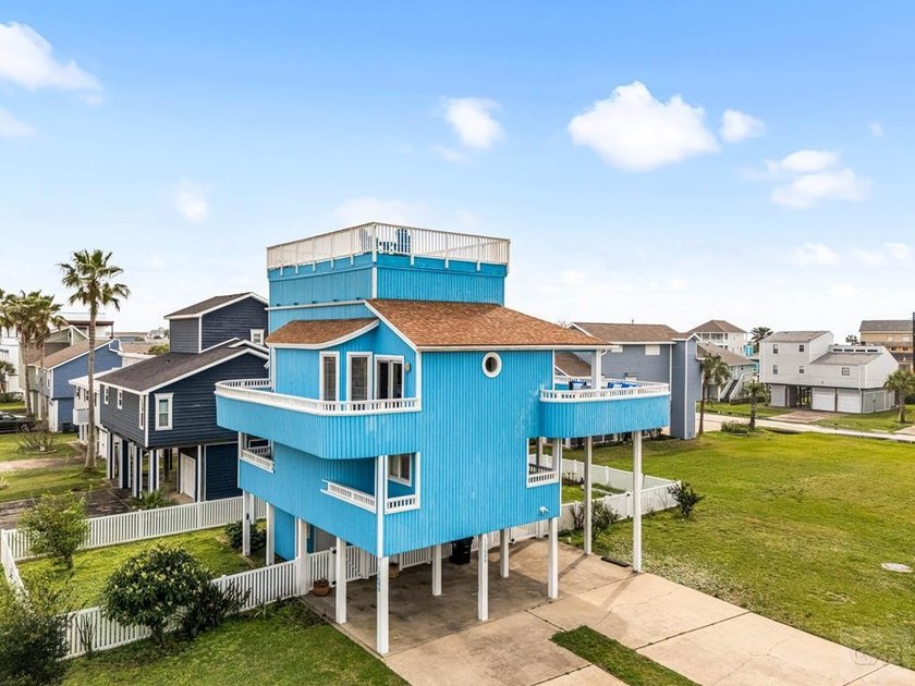Welcome to your own slice of paradise in the highly sought-after - Beach Home for sale in Galveston, Texas on Beachhouse.com