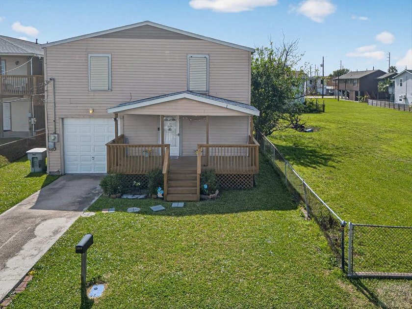 Welcome to your own slice of charm in the heart of Galveston! - Beach Home for sale in Galveston, Texas on Beachhouse.com