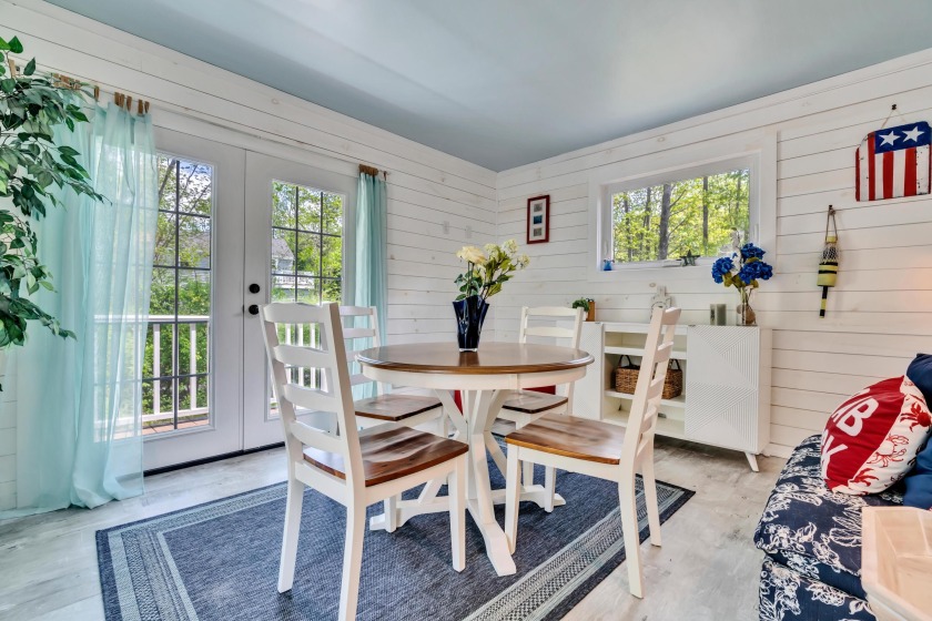 Privately situated on a .39+/- acre lot, this adorable - Beach Home for sale in Kennebunkport, Maine on Beachhouse.com