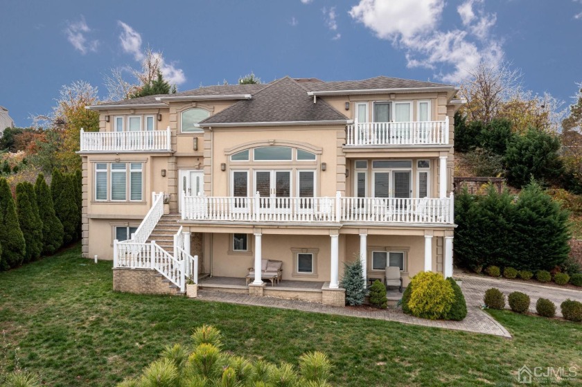 Luxury Living! Impressive, waterfront, 4bdrm, 4bath contemporary - Beach Home for sale in Sayreville, New Jersey on Beachhouse.com