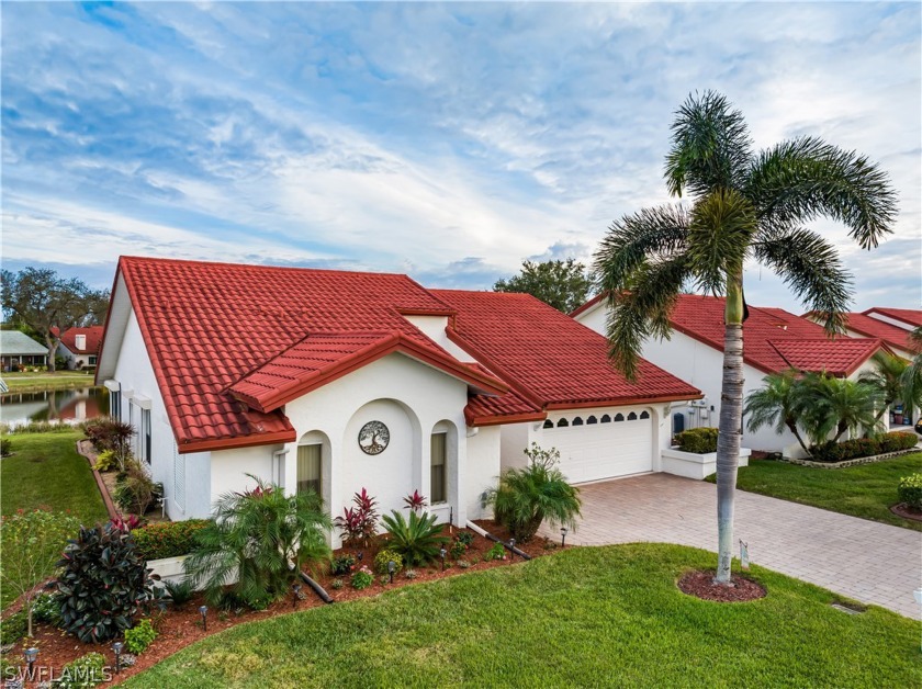 BUYERS WALKED FOR PERSONAL REASONS!! This elegant TURNKEY home - Beach Home for sale in Fort Myers, Florida on Beachhouse.com