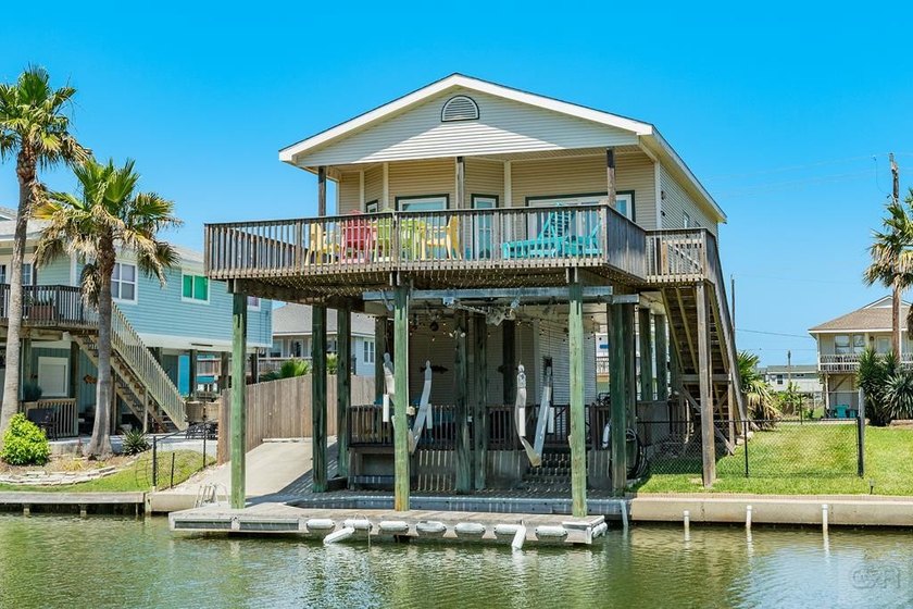A GREAT canal house, now available. This one stands out from the - Beach Home for sale in Galveston, Texas on Beachhouse.com