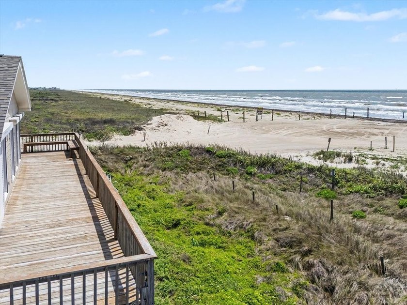 BEACHFRONT - 3 bed, 2 bath home boasts an open-concept layout - Beach Home for sale in Jamaica Beach, Texas on Beachhouse.com