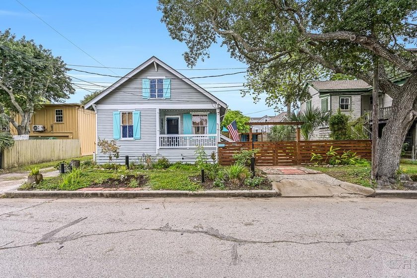 Don't miss this lovingly restored 1904 Craftsman Cottage. A cozy - Beach Home for sale in Galveston, Texas on Beachhouse.com