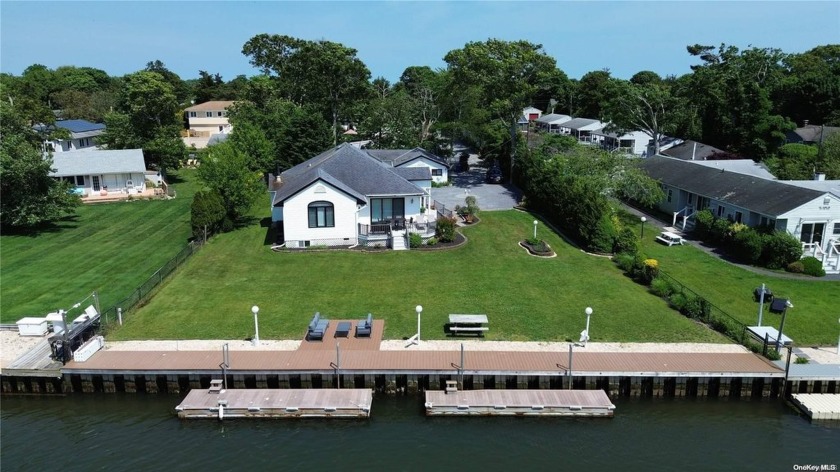 Beautiful waterfront property, rebuilt in 2001 with an En suite - Beach Home for sale in Hampton Bays, New York on Beachhouse.com