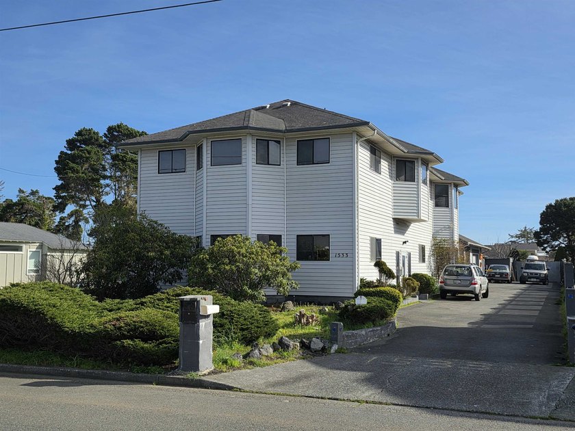 Welcome to your new coastal home!  This 4-bedroom 2.5-bath home - Beach Home for sale in Crescent City, California on Beachhouse.com