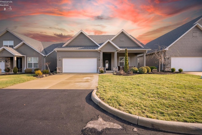 Welcome to this beautifully updated stand-alone condo on - Beach Condo for sale in Huron, Ohio on Beachhouse.com