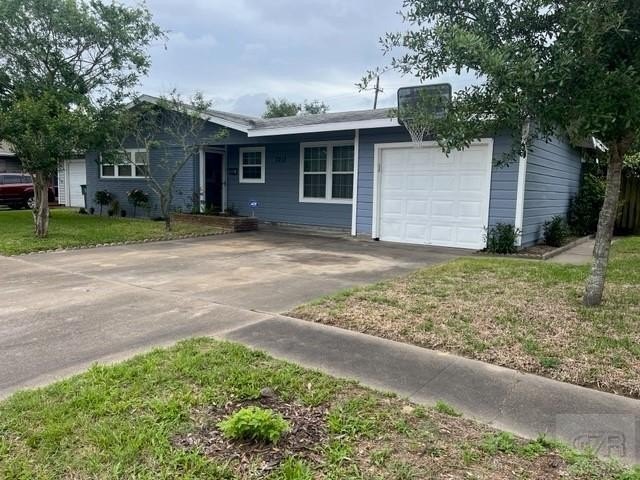 Charming 4-bedroom, 2-bath home on a large corner lot in Gulf - Beach Home for sale in Galveston, Texas on Beachhouse.com