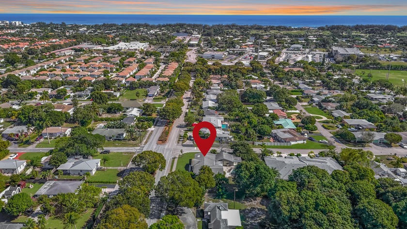 A Delray Diamond in the Rough! Spacious Single Family Home with - Beach Home for sale in Delray Beach, Florida on Beachhouse.com