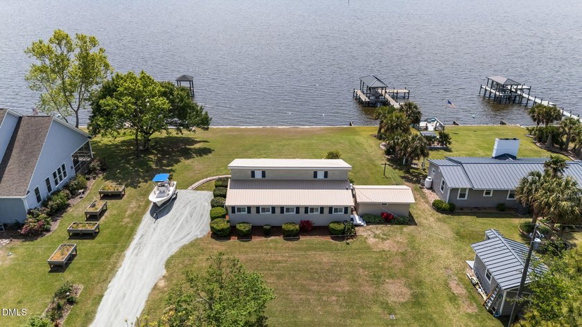 Welcome to your opportunity to own a beautiful stretch of - Beach Home for sale in Arapahoe, North Carolina on Beachhouse.com