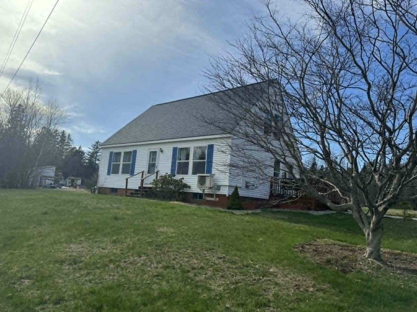 Great location just a 1.5 miles to the Fort point State park and - Beach Home for sale in Stockton Springs, Maine on Beachhouse.com