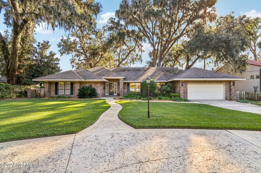 Here's the one you've been waiting for! An all brick, riverfront - Beach Home for sale in Jacksonville, Florida on Beachhouse.com