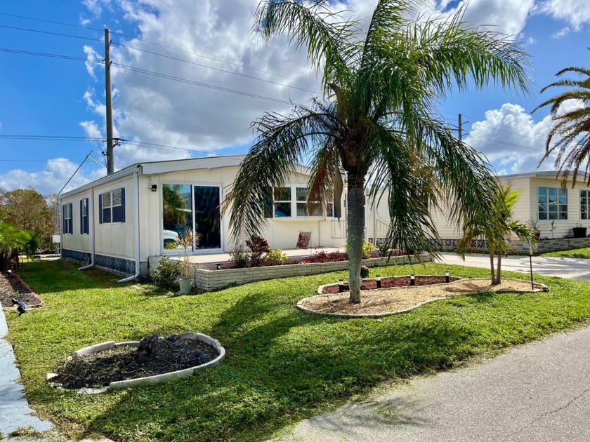 Welcome to 442 Andros. This charming two-bedroom, two-bath home - Beach Home for sale in Venice, Florida on Beachhouse.com