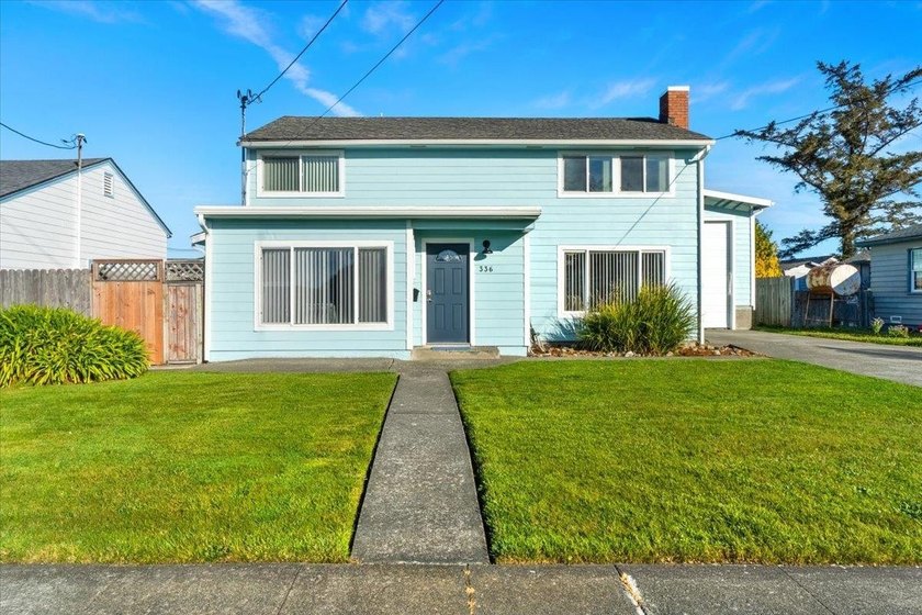 Just a short walk to the ocean, this 5-bedroom, 2-bath home - Beach Home for sale in Crescent City, California on Beachhouse.com