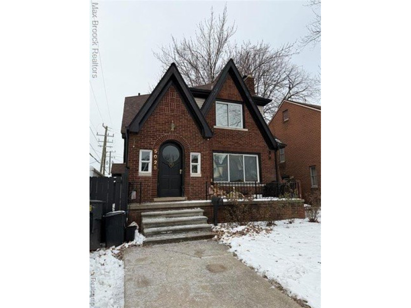 All-Brick Colonial with 4 bedrooms and a full basement. This - Beach Home for sale in Detroit, Michigan on Beachhouse.com