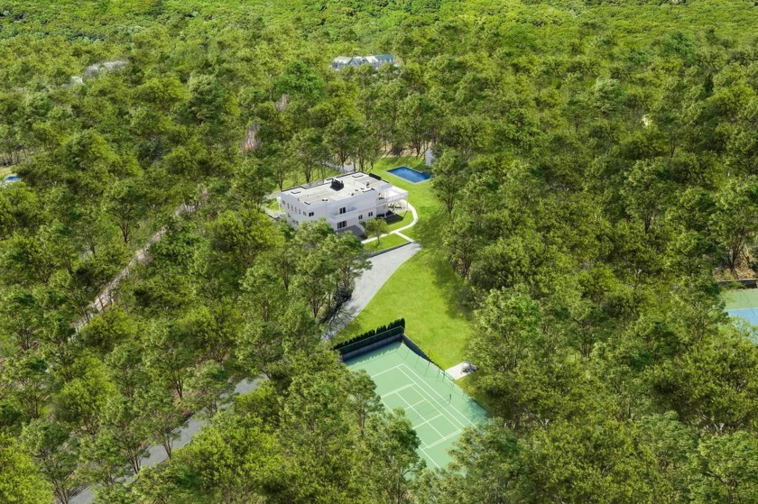 Think out of the box and live it up in your own 9,000 sqf - Beach Home for sale in East Hampton, New York on Beachhouse.com