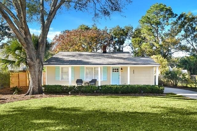 Charming 1943 beach cottage in a superb LOCATION! This 1800 sf - Beach Home for sale in Saint Simons, Georgia on Beachhouse.com