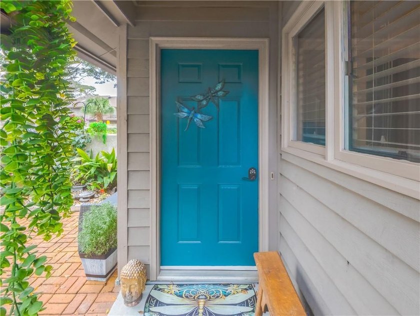 Beautifully renovated 3-bedroom, 2.5 bath townhome/condo in - Beach Condo for sale in Saint Simons, Georgia on Beachhouse.com