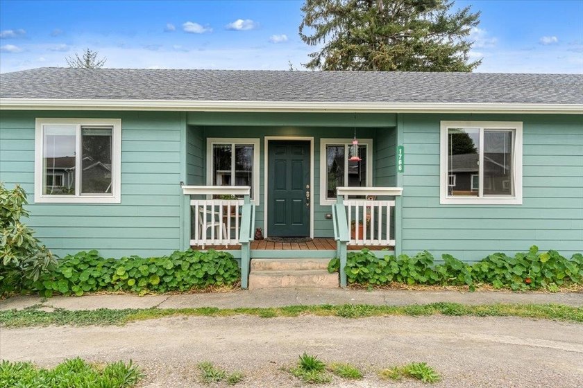 Beautifully rebuilt in 2016, this home has NEW everything. Due - Beach Home for sale in Crescent City, California on Beachhouse.com
