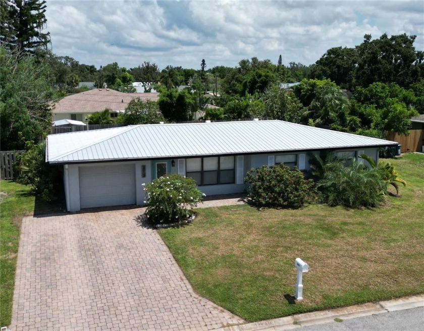 MOTIVATED SELLER! OFFERING UP TO $8,000 IN CLOSING COST CREDITS! - Beach Home for sale in Sarasota, Florida on Beachhouse.com