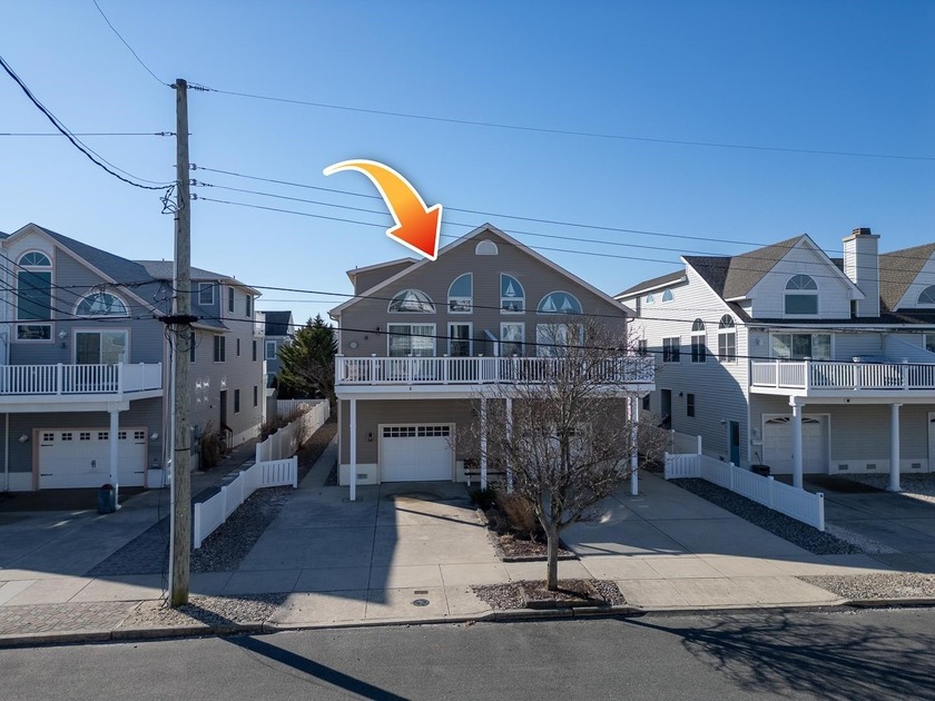 Welcome to this beautiful beach block townhome. Just three - Beach Townhome/Townhouse for sale in Sea Isle City, New Jersey on Beachhouse.com