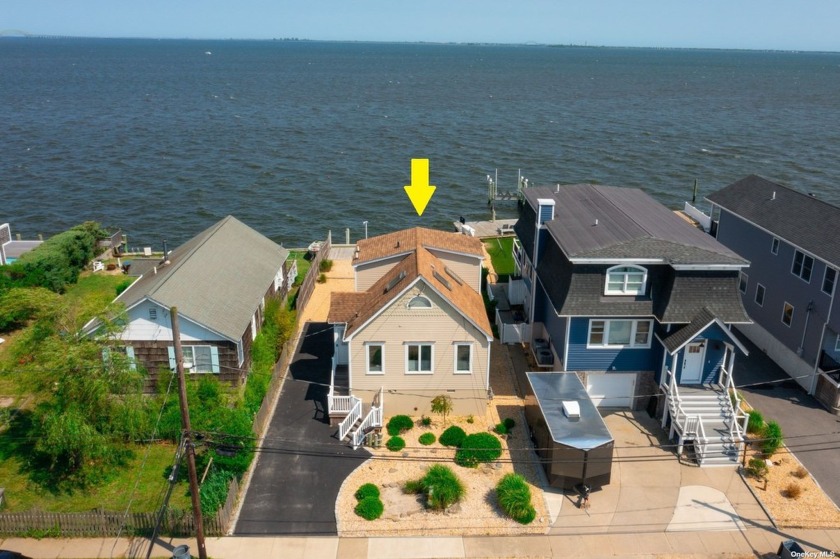 Welcome to this amazing BAY FRONT two-bedroom, two-bath home - Beach Home for sale in Babylon, New York on Beachhouse.com