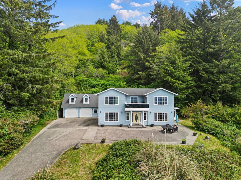 Welcome Home! Spectacular Ocean Views and Sunsets on just over - Beach Home for sale in Smith River, California on Beachhouse.com