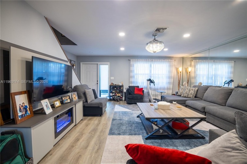 Beautifully and recently remodeled in a comfortable, and modern - Beach Townhome/Townhouse for sale in Deerfield Beach, Florida on Beachhouse.com