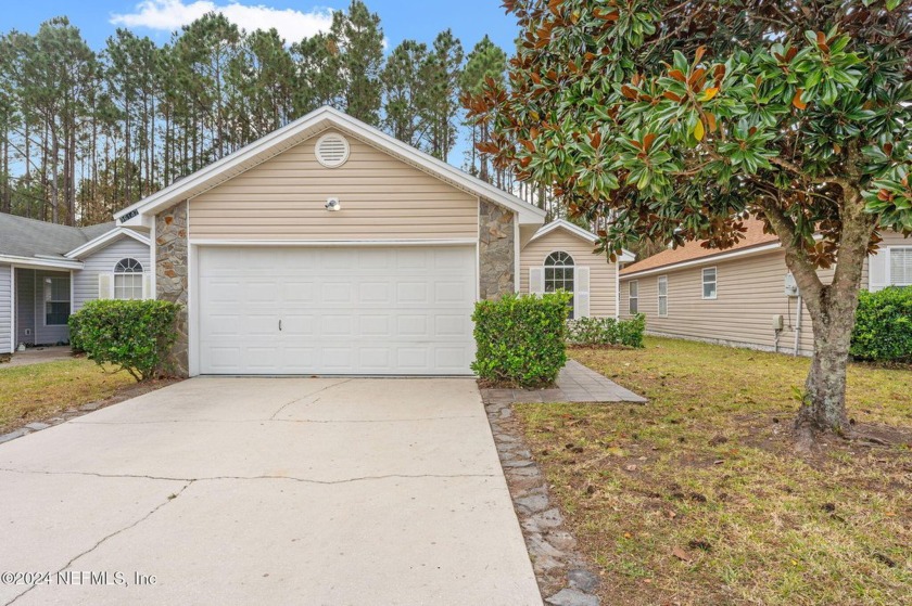 Great home in Heron Isles. This split floorplan offers three - Beach Home for sale in Yulee, Florida on Beachhouse.com