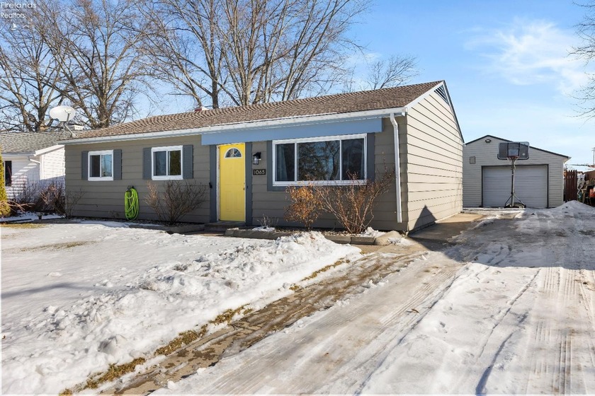 Tucked away near the end of a quiet dead-end street, this - Beach Home for sale in Vermilion, Ohio on Beachhouse.com