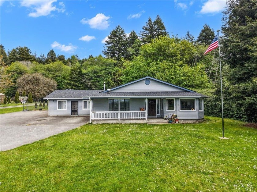 Spacious 2,380 sq. ft. 3-bedroom, 2-bath home on 1 acre in Smith - Beach Home for sale in Smith River, California on Beachhouse.com