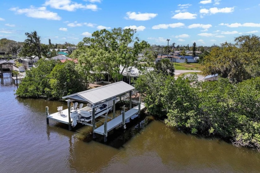 WATERFRONT OPPORTUNITY!! Now is your chance to own property - Beach Home for sale in Ruskin, Florida on Beachhouse.com