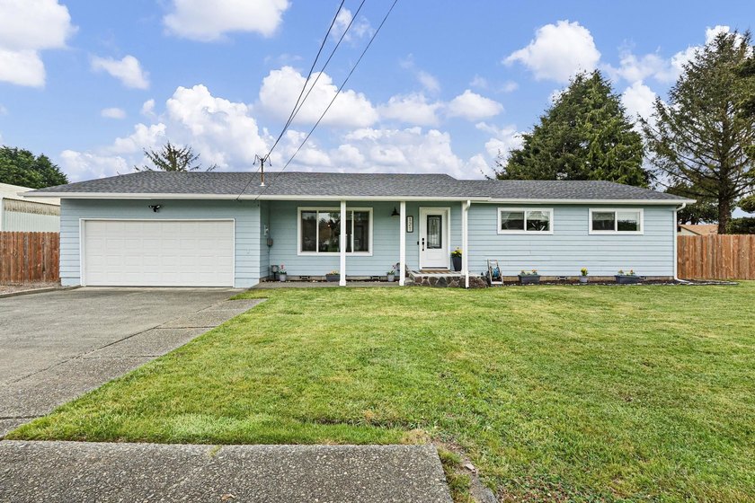 Single-story 3 bedroom, 2 bath home thoughtfully updated with a - Beach Home for sale in Crescent City, California on Beachhouse.com