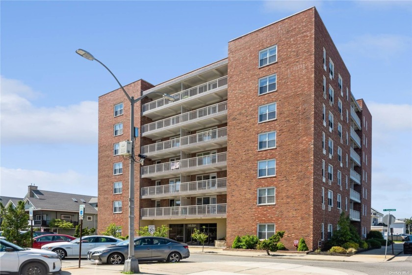 Transform this 2 Bedroom, 2 Bathroom unit into your dream home - Beach Home for sale in Long Beach, New York on Beachhouse.com