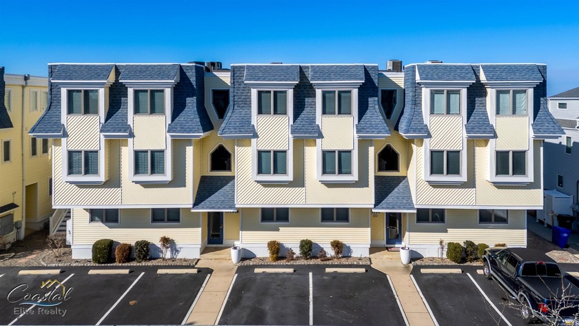 This beautifully appointed 3 bedroom 2 bath bay front condo is - Beach Condo for sale in Avalon, New Jersey on Beachhouse.com