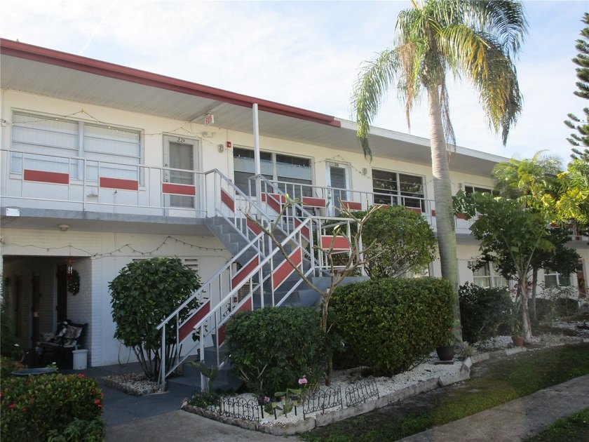 St. Pete's Best Kept Secret!  1BR, 1Bth 2nd Floor Condo in *S* - Beach Condo for sale in St. Petersburg, Florida on Beachhouse.com