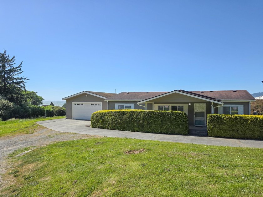 Affordable coastal living or the perfect Pacific Northwest - Beach Home for sale in Smith River, California on Beachhouse.com