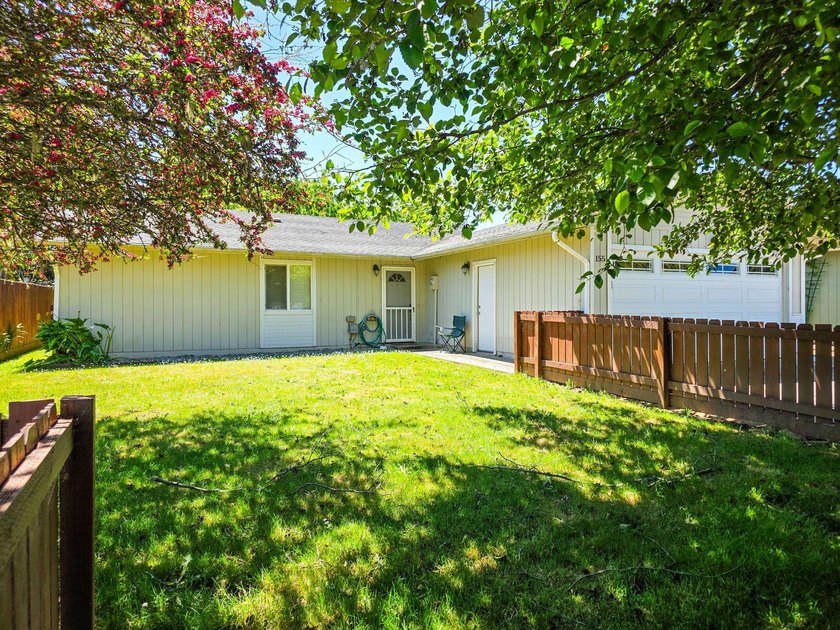 This charming 3-bedroom, 1-bathroom, 1110 square foot home - Beach Home for sale in Crescent City, California on Beachhouse.com