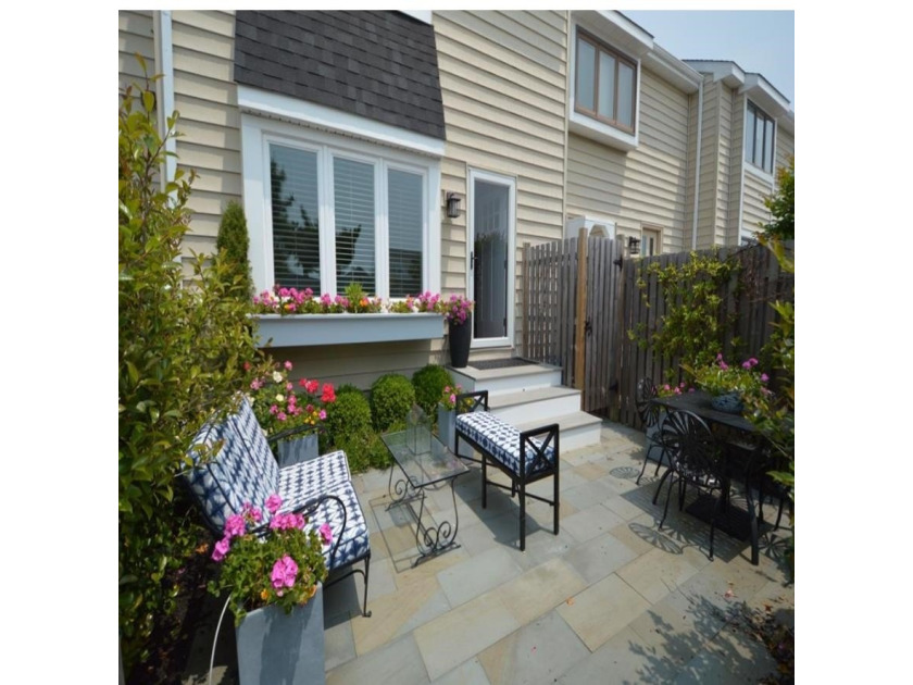 Beautifully appointed two-story townhome featuring a - Beach Condo for sale in Avalon, New Jersey on Beachhouse.com