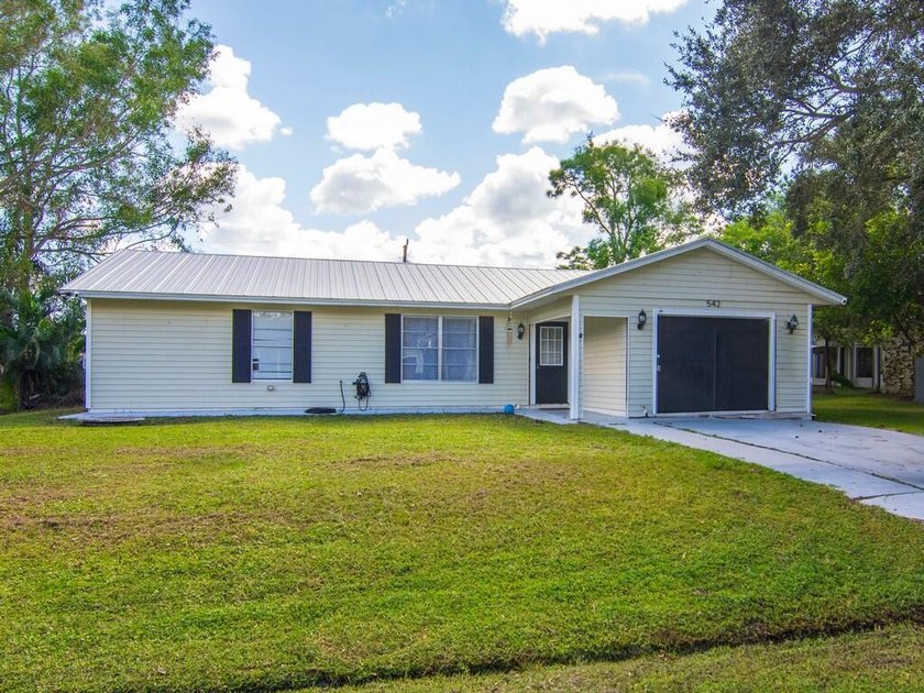 Welcome to your dream home in the heart of Port St. Lucie! This - Beach Home for sale in Port Saint Lucie, Florida on Beachhouse.com