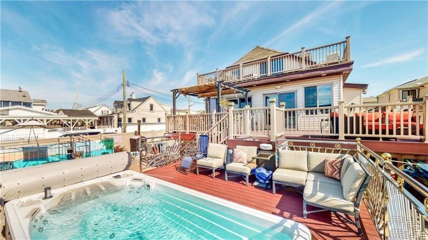 *PRIVATE WATERFRONT COMPOUND SEAFARERS DREAM* LUXURIOUS ALL NEW - Beach Home for sale in Brooklyn, New York on Beachhouse.com