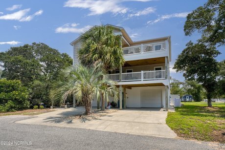 ATTENTION BUYERS  AGENTS! GREAT INCENTIVE BEING OFFERED ON THIS - Beach Home for sale in Oak Island, North Carolina on Beachhouse.com